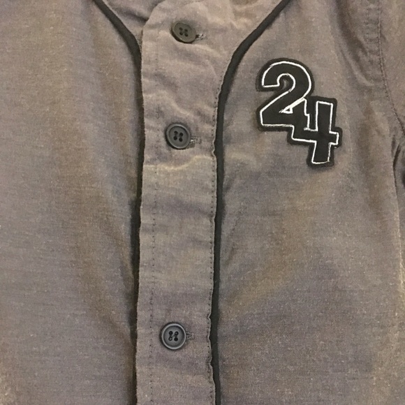 Boys Button Down Shirt Gray Jersey Style Size 4 - Picture 2 of 5